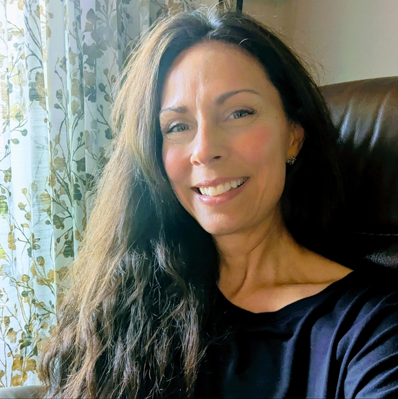 Meet your Posher, Carianne - Picture 1 of 2